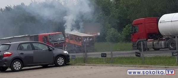 NA SYGNALE: Pożar na pace ciężar&oacute;wki[Zdjęcia]