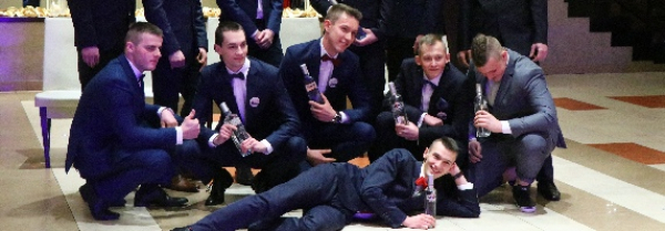 Studni&oacute;wka 2020. Tak się bawią maturzyści z Suchowoli [Film i Zdjęcia]
