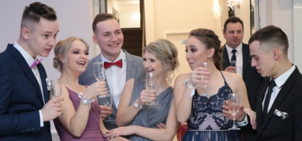 STUDNI&Oacute;WKA 2020: Bal Studni&oacute;wkowy Zespołu Szk&oacute;ł w Sok&oacute;łce [Transmisja na Żywo, Zdjęcia]
