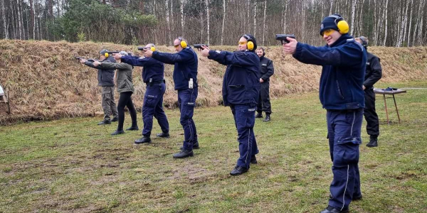 Jak wyglądają szkolenia strzeleckie policjant&oacute;w [Zdjęcia]