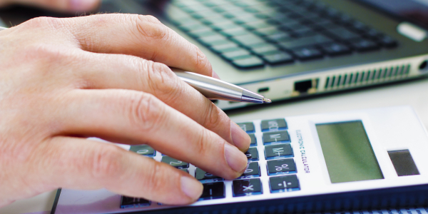 Minimalna składka na ubezpieczenie zdrowotne w 2026 r. dla przedsiębiorc&oacute;w opodatkowanych na zasadach og&oacute;lnych oraz kartą podatkową