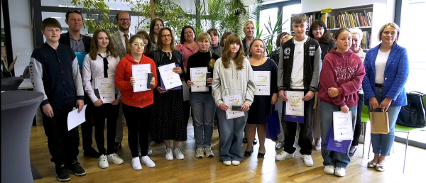 Uczestnicy rywalizowali w Gminnym Dyktandzie o Złote Pióro Burmistrza Dąbrowy Białostockiej