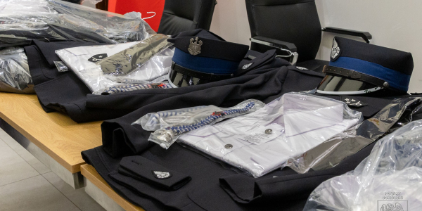 Strażacy z OSP Chilmony i OSP Nowy Dw&oacute;r otrzymali nowe mundury wyjściowe.