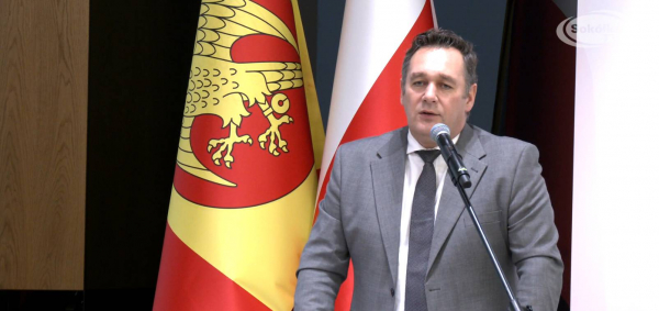 Sp&oacute;r o drogę przez cmentarz dalej trwa. Starosta odpowiada Burmistrz Sok&oacute;łki [Film]