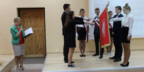 Ślubowanie w Zespole Szk&oacute;ł CKR w Janowie [Zdjęcia]