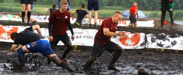 Błotna Liga Mistrz&oacute;w po raz kolejny zagra w Korycinie [Film]