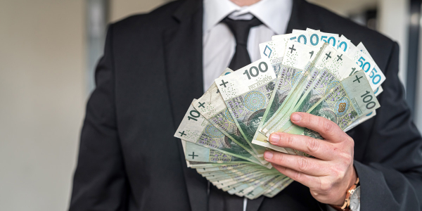 Premier: za cztery lata średnie wynagrodzenie w Polsce wyniesie 10 tys. zł