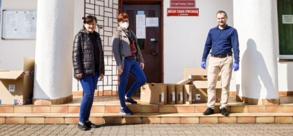 Laptopy dla uczni&oacute;w z Majewa i Jacowlan [Zdjęcia]