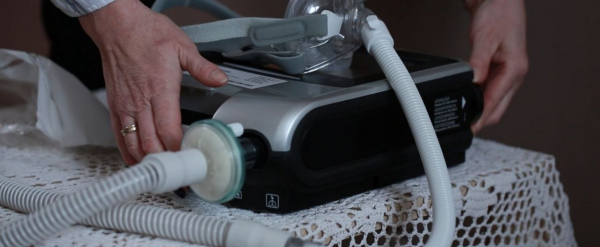 Wzrasta liczba pacjent&oacute;w pod respiratorami w domach, kt&oacute;rych NFZ nie obejmuje kontraktem