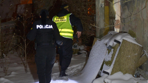 Policja apeluje, by zgłaszać przypadki os&oacute;b narażonych na wychłodzenie organizmu