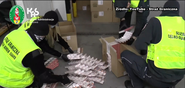 Rekordowy przemyt papieros&oacute;w udaremniony na przejściu granicznym w Kuźnicy. [Film]