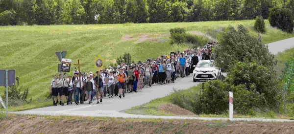 Pielgrzymi dotarli do Sanktuarium Maryjnego w Różanymstoku