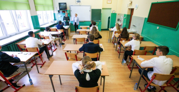We wtorek rano &oacute;smoklasiści piszą egzamin z j. polskiego