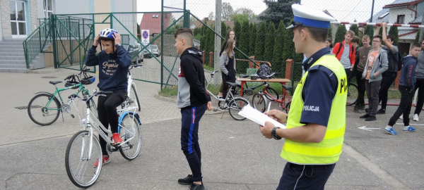 Egzamin zdawali pod czujnym okiem policjant&oacute;w