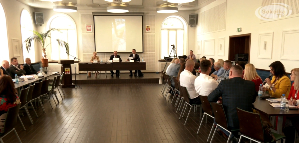Czystość Placu Piłsudskiego tematem dyskusji na sesji Rady Miejskiej w Sok&oacute;łce [Film]
