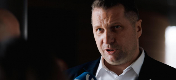 Minister Czarnek: nie ma przepisu, kt&oacute;ry by nakazywał zadawanie prac domowych