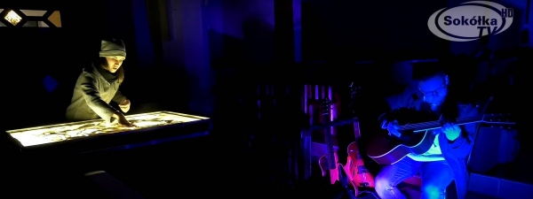 Rysunek piaskiem na szkle! "Dźwięki w Godzinie Ciszy" [Film]