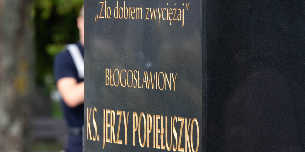 Licznie zgromadzeni goście świętowali urodziny kapelana Solidarności.