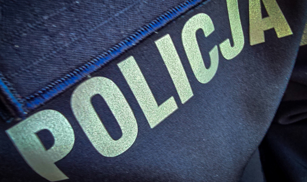 Trzy osoby poszukiwane listami gończymi w rękach policjant&oacute;w