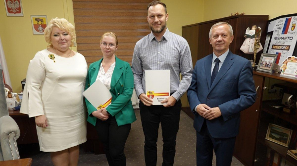 Burmistrz Sok&oacute;łki Wspiera Kluby Pływackie w Trakcie Remontu Pływalni [Zdjęcia]