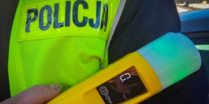 Sok&oacute;lscy policjanci zatrzymali 25-latkę po kolizji. Była pijana i pod wpływem narkotyk&oacute;w