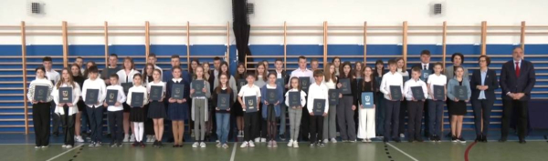 58 uzdolnionych uczni&oacute;w z gminy Suchowola otrzymało stypendia [Film, Zdjęcia]