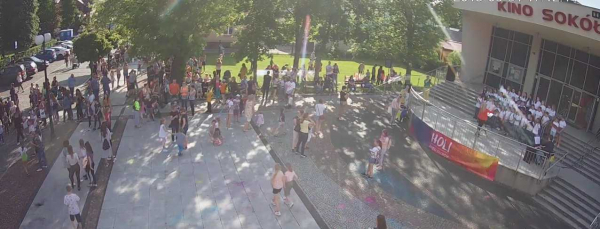 Zobacz Święto kolor&oacute;w-Holi Festiwal Poland w Sok&oacute;łce [Transmisja na Żywo]
