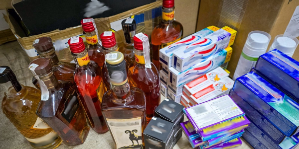 Kradli alkohol i pasty do zęb&oacute;w - wpadli w ręce policjant&oacute;w.