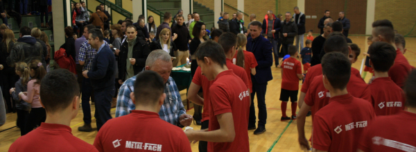 Sok&oacute;lscy piłkarze przełamali  się opłatkiem [Zdjęcia]