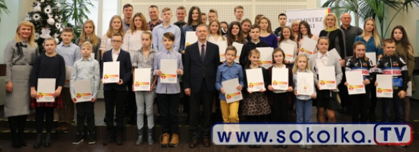 Stypendia przyznano zdolnej młodzieży [Zdjęcia]
