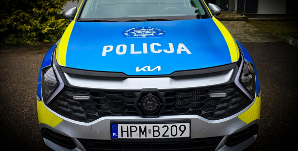 Nie mieli pieniędzy ani schronienia – policjanci z Dąbrowy Białostockiej pomogli