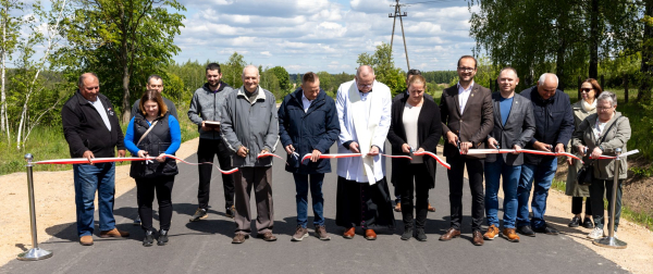 Po niemal 40 latach doczekali się nowej nawierzchni asfaltowej.