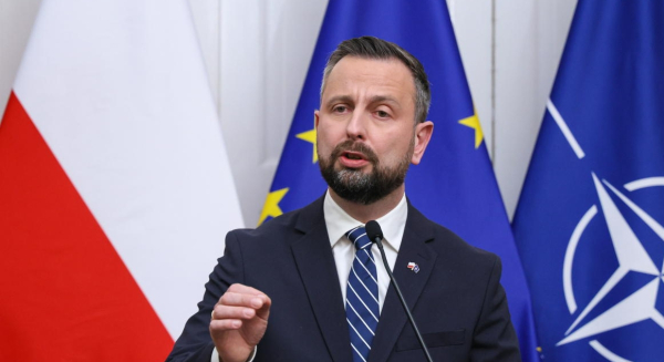Szef MON za budową bunkr&oacute;w i okop&oacute;w na granicy z Białorusią i Rosją