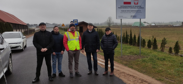Kolejna droga w gminie Jan&oacute;w wyremontowana [Zdjęcia]