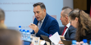 „To skandal i brak zaufania do państwa”. Starosta sokólski ostro o rządzie i finansowaniu samorządów.