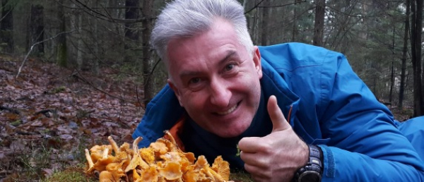 Grzybobranie w styczniu? Pan Marek nazbierał wiaderko kurek [Film i Zdjęcia]