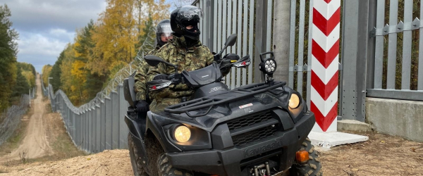  W miniony weekend na Podlasiu odnotowano ponad 80 prób nielegalnego przekroczenia granicy, w tym atak na patrole SG, głównie przez migrantów z Maroka, Pakistanu, Iraku i Iranu.