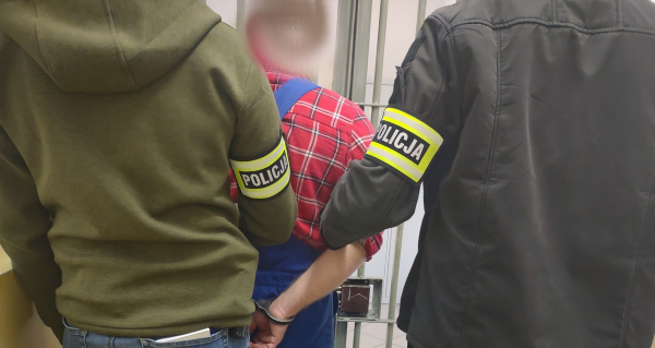 Mieszkańcy powiatu sok&oacute;lskiego ukradli samoch&oacute;d z jednego z parking&oacute;w w Kuźnicy [Zdjęcia]