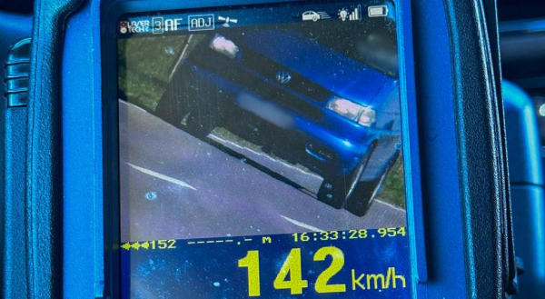 Jechał ponad 140 kilometr&oacute;w na godzinę