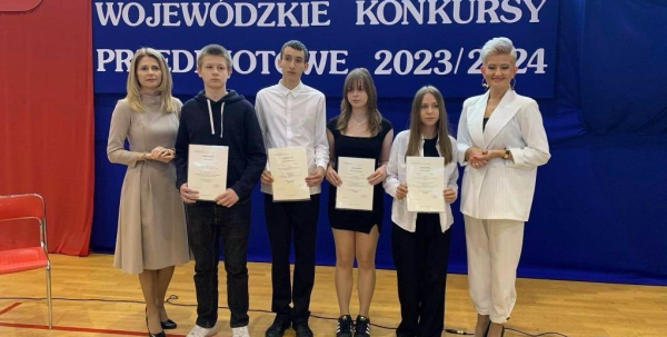 Uroczyste podsumowanie wojew&oacute;dzkich konkurs&oacute;w przedmiotowych [Zdjęcia]